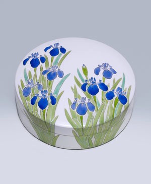 「色絵杜若陶筥」2026年径30.5×高11.5㎝